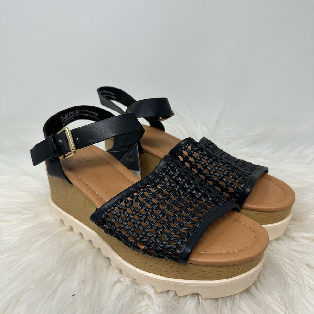 Universal Thread Alba Women Platform brown Sandals size 6.5